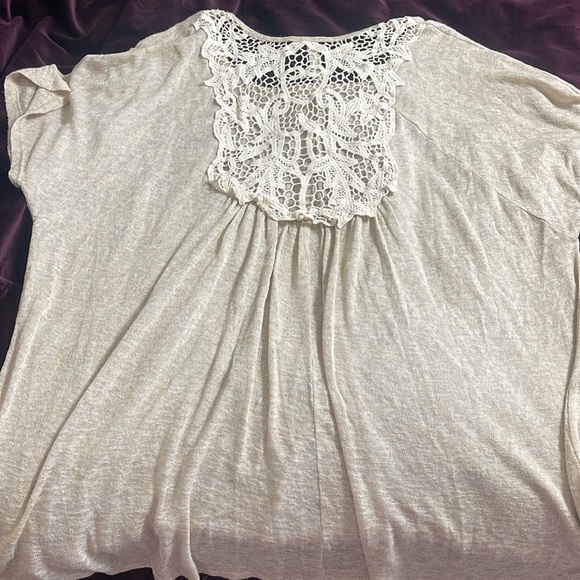 Emerald (boutique brand) oatmeal color top, faux button front with lace detail - Picture 3 of 8